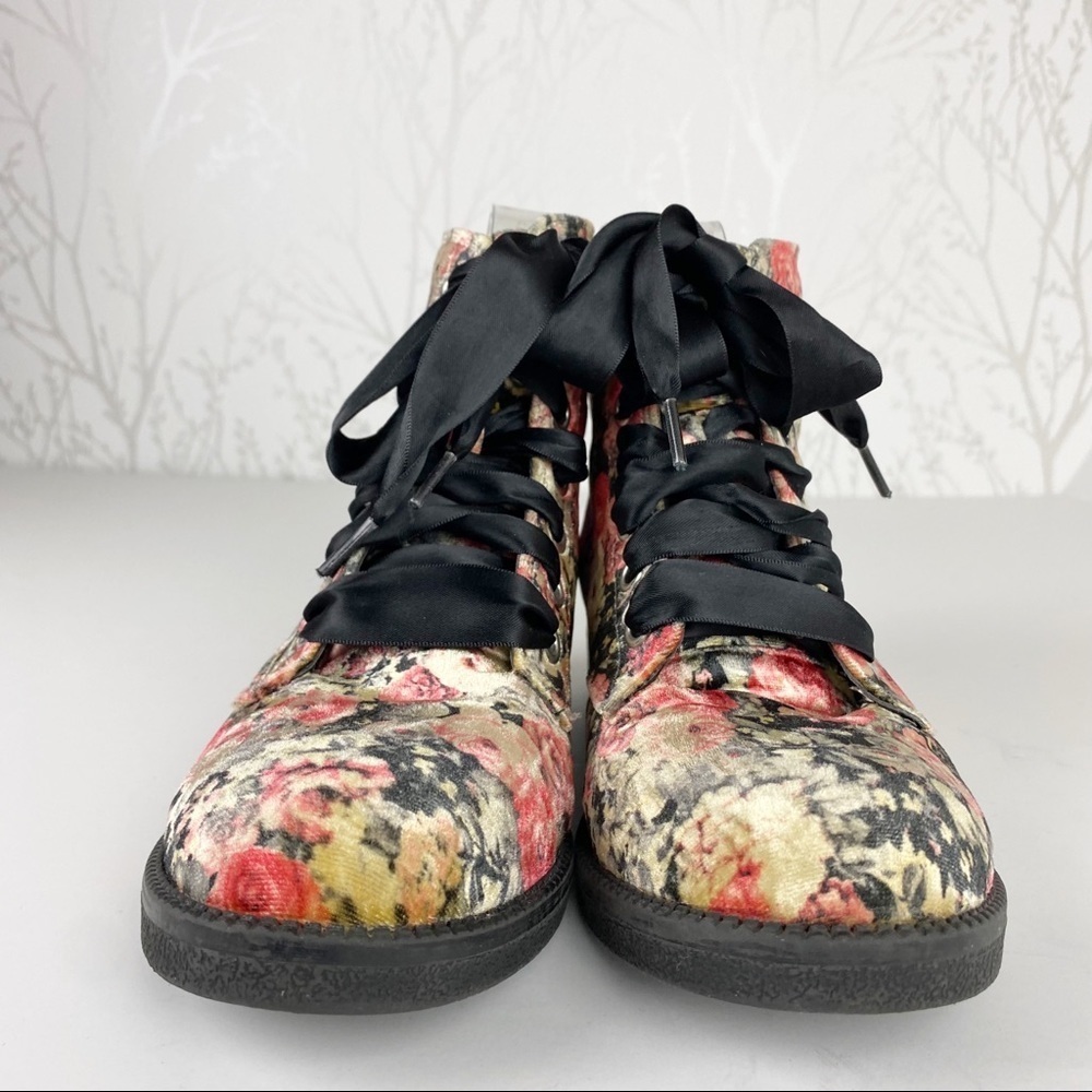 DIRTY LAUNDRY Floral Velvet Ribbon Lace-Up velvet Ankle Boots Lug Sole Sz 6.5/37 - Picture 10 of 10